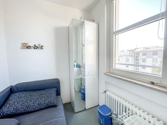 kleines Zimmer neben d. Küche