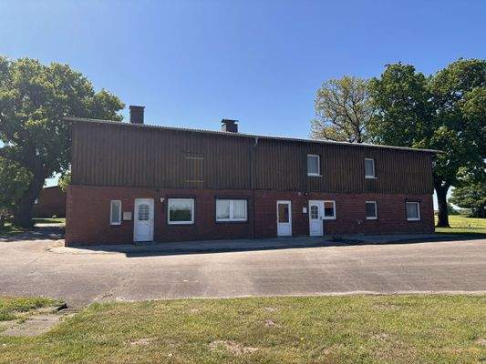 Hausansicht mit Hauseingängen