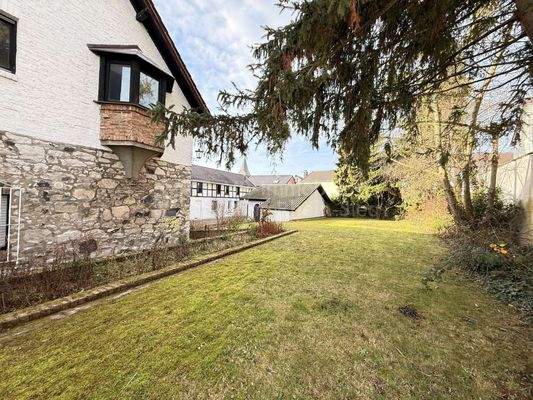 4936 Seitlich am Haus 