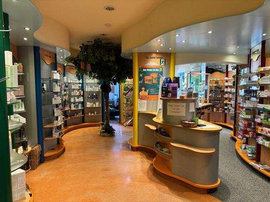 große Verkaufs-/ Ladenfläche