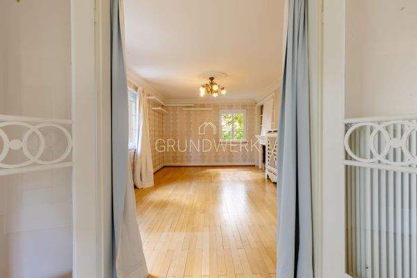 Zimmer mit Flügeltüre