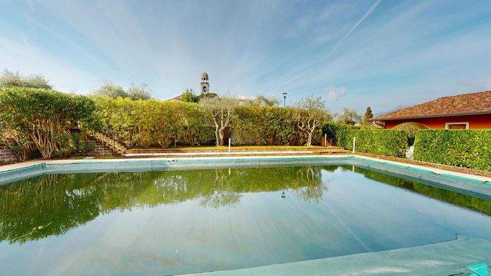 EB-035-432-Appartamento-in-residence-con-piscina-a