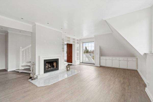 Gemütliches Wohnzimmer mit Kamin (Originalzustand)