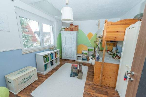 OG - Kinderzimmer 1 mit Balkon
