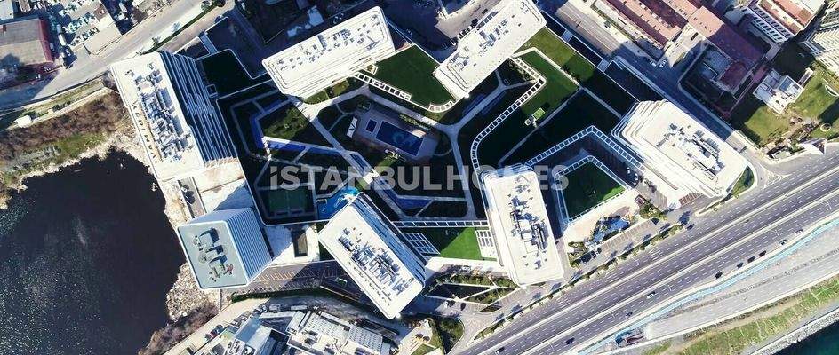 Seafront Flats in a Complex with Pool in Zeytinburnu Istanbul