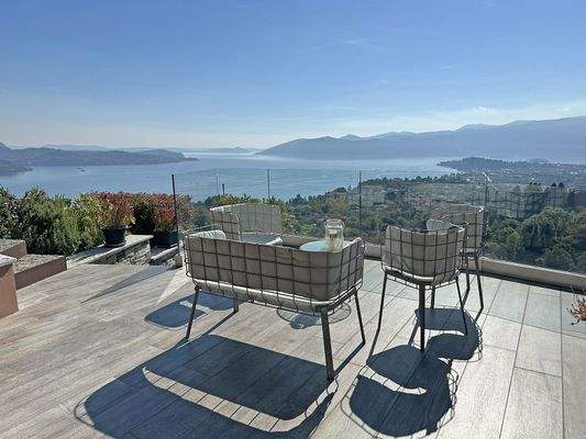 Villa mit Seeblik und Pool