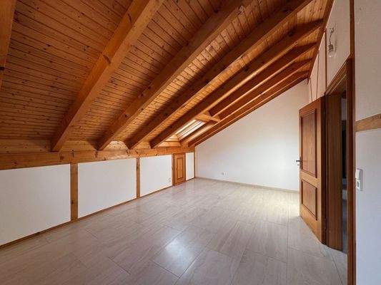 Geräumiges Schlafzimmer