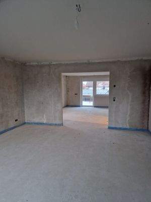 Blick vom Wohnzimmer zur Küche u. Essbereich