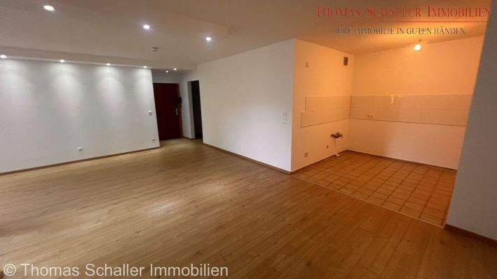 Wohn-Esszimmer + Küche 