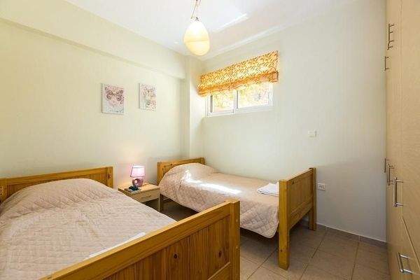 Kreta, Panormos: Haus mit 2 Wohnungen in einer Wohnanlage zu verkaufen