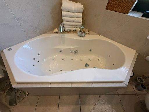 EG-Bad-Whirlpoolbadewanne.jpg