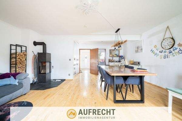 Wohn - und Esszimmer 