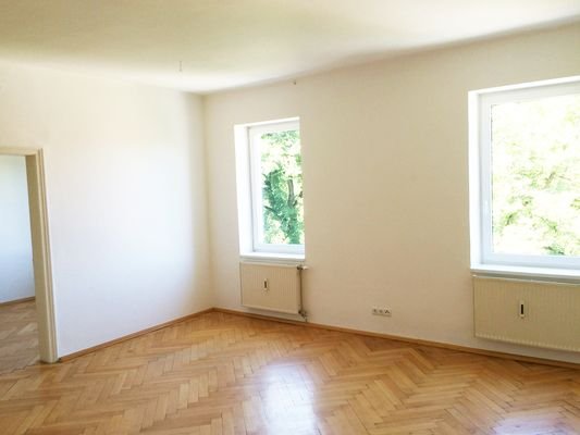 Zimmer groß leer 3.jpg