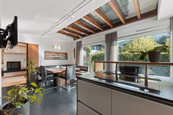 Küche mit Barbereich