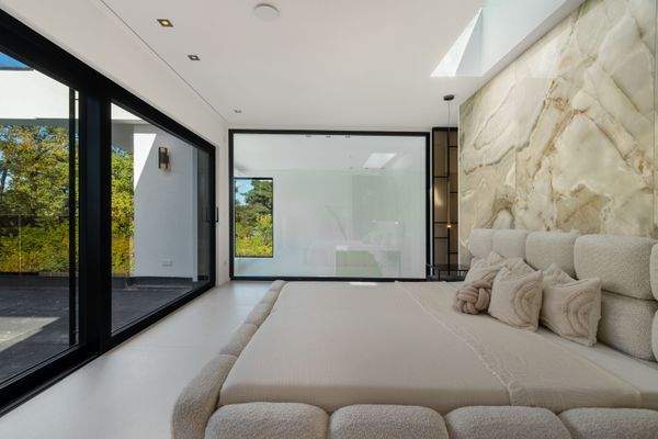 Master-Schlafzimmer mit Ankleide