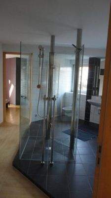 Die freistehende Dusche