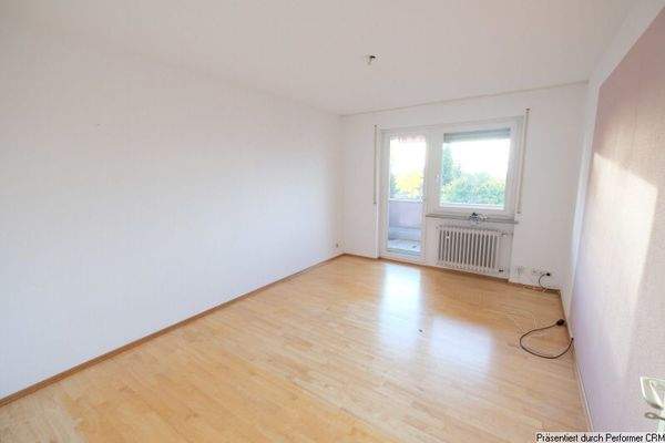 Kinderzimmer 1 mit Zugang zum Balkon