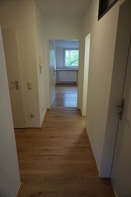Flur mit Blick ins Schlafzimmer