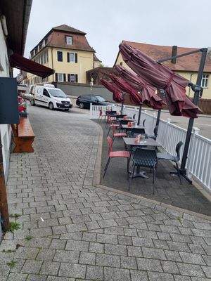 Außenansicht im Sommer 