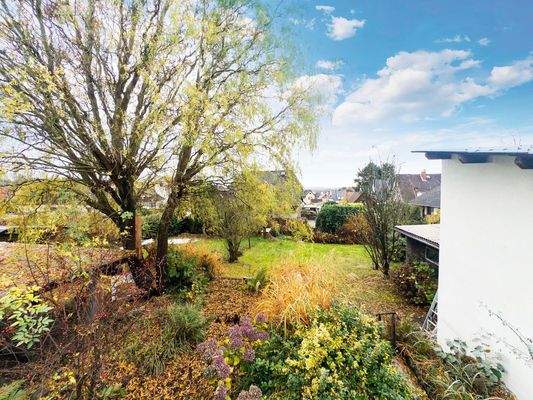 Weitblick, da auf einem Hügel 