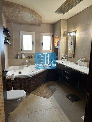 Kreta, Chersonisou: Villa mit 2 Wohnungen zu verkaufen