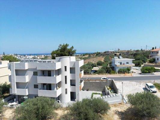 Kreta, Gournes: Renoviertes Gebäude mit 7 Wohnungen zu verkaufen