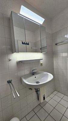 Badezimmer mit Dusche