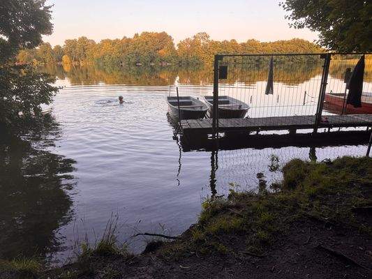 Badestelle und Bootssteg.jpg