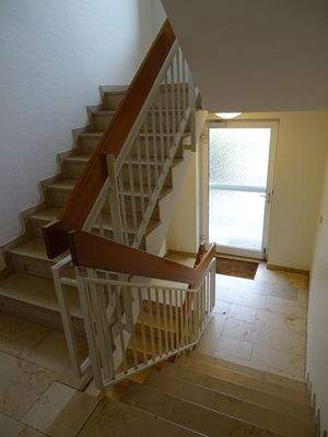 Hochparterre mit 6 Stufen erreichbar