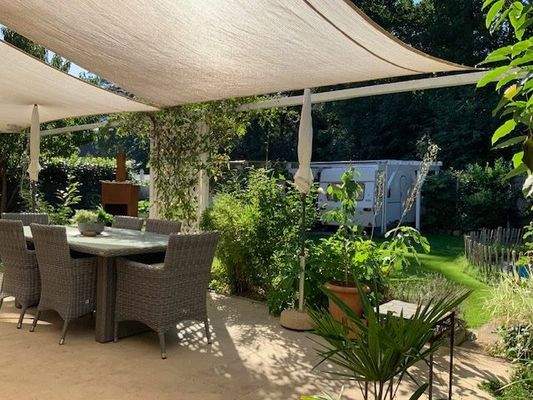 Sonnige Terrasse, Platz für Gäste und Familie