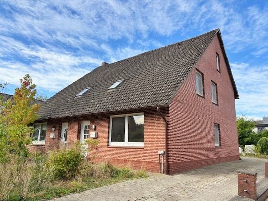 DHH 32B mit Auffahrt zum Hof.jpg