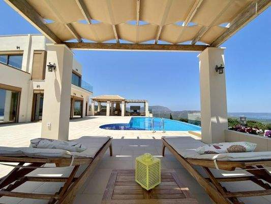 Luxusvilla zum Verkauf in Tsivaras mit Meerblick