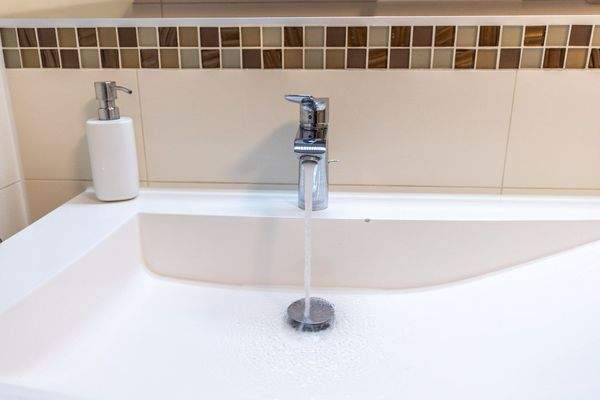 Geschmackvolle Gartenwohnung von 2013 – modern, hell und ideal gelegen