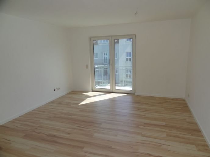 Neue Single Wohnung, auch möbiliert möglich. + Balkon +EBK