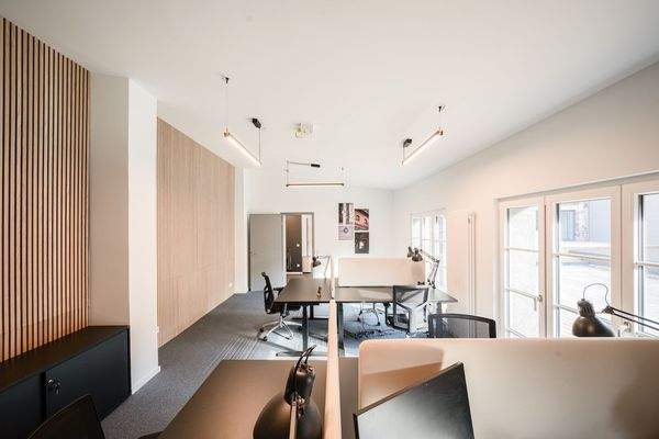 Schreibtischarbeitsplätze / Coworking