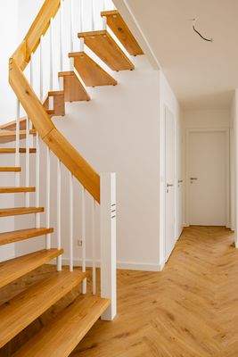 Treppe  Blick zum Flur