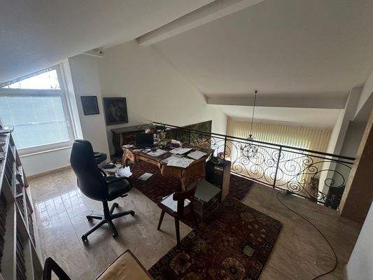 Büro Emprore OG.jpeg