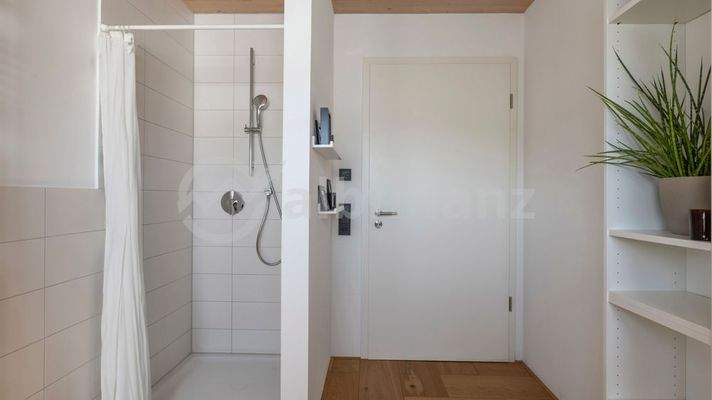 Badezimmer mit Dusche