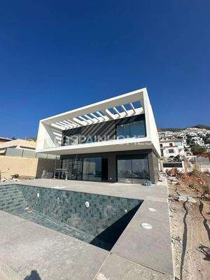 Spacious Villa with Panoramic Sea Views in Benalmadena
