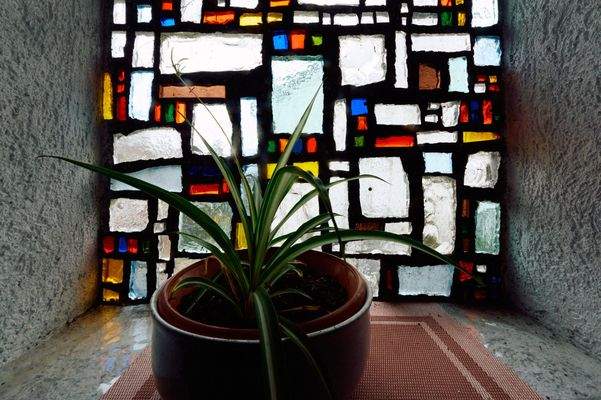 Treppenhaus mit Bleiglaselement 