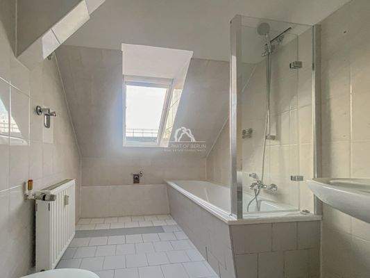 gefliestes Wannenbad