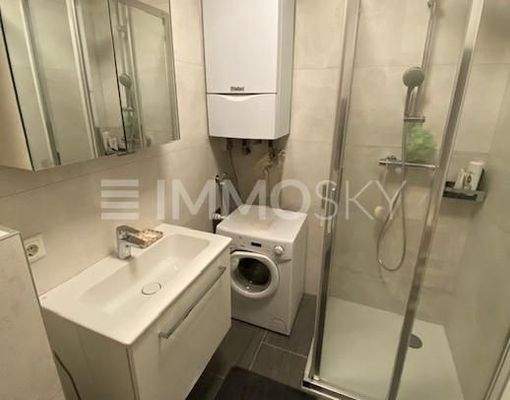 Bad mit Dusche und WC