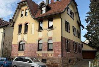Gebäudeansicht_Straße