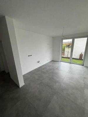 33 Küchenbereich mit Gartenzugang