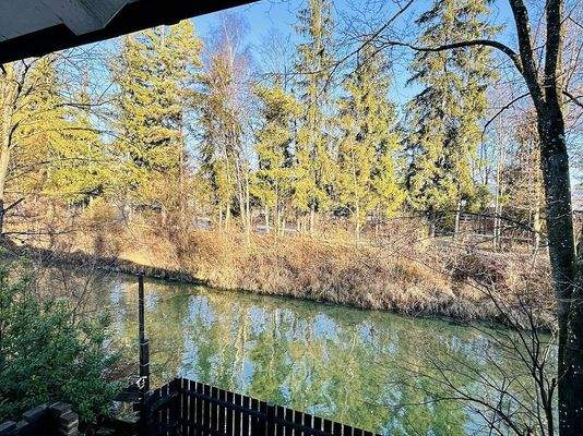 Bachlauf hinter dem Haus