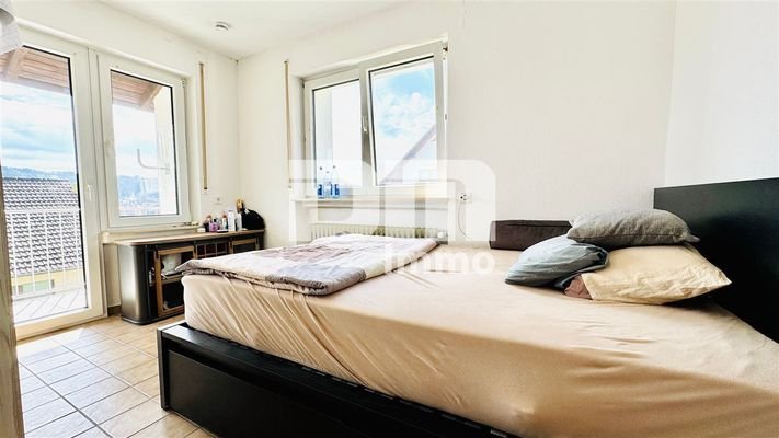 1.OG Schlafzimmer 1 / Kinderzimmer / Zugang Balkon