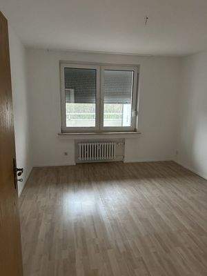 Leeres Zimmer mit Fenster