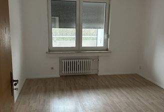 Leeres Zimmer mit Fenster