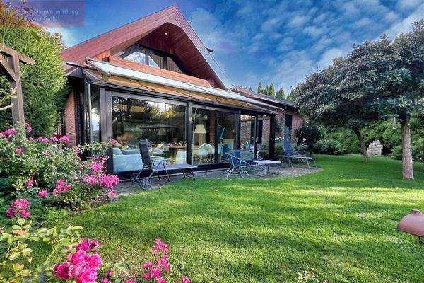 Rückansicht mit Wintergarten