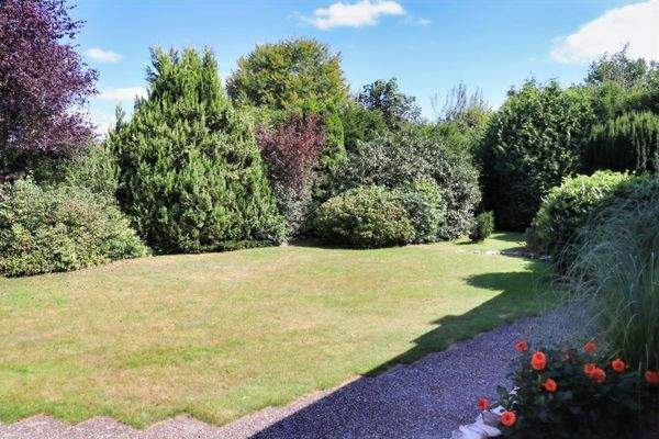 Großzügiger Vorgarten